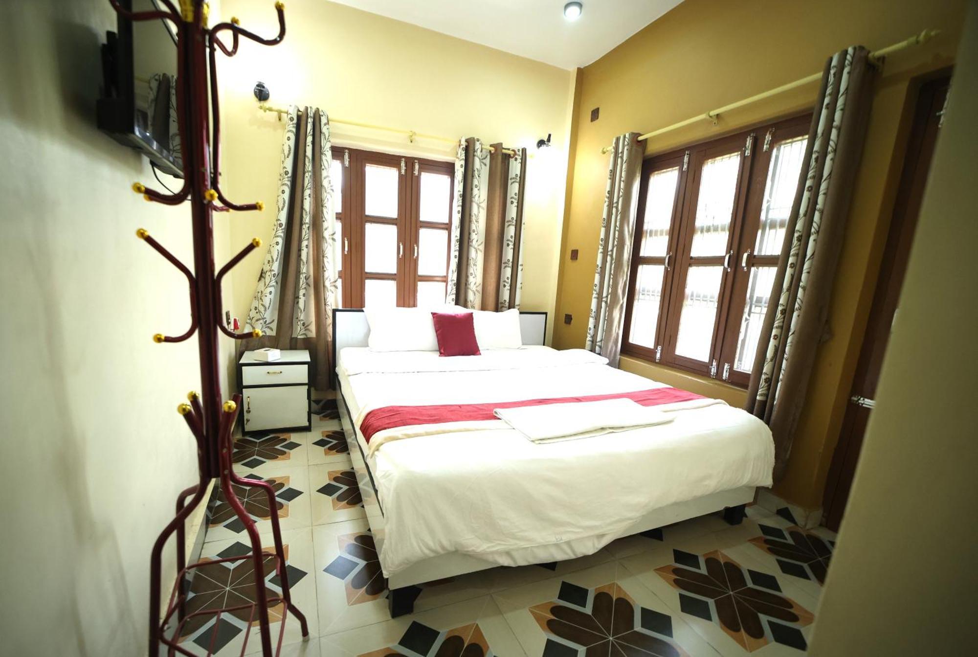 Hotel Flycatcher Chitwan- A Jungle Safari Home Sauraha Exteriér fotografie