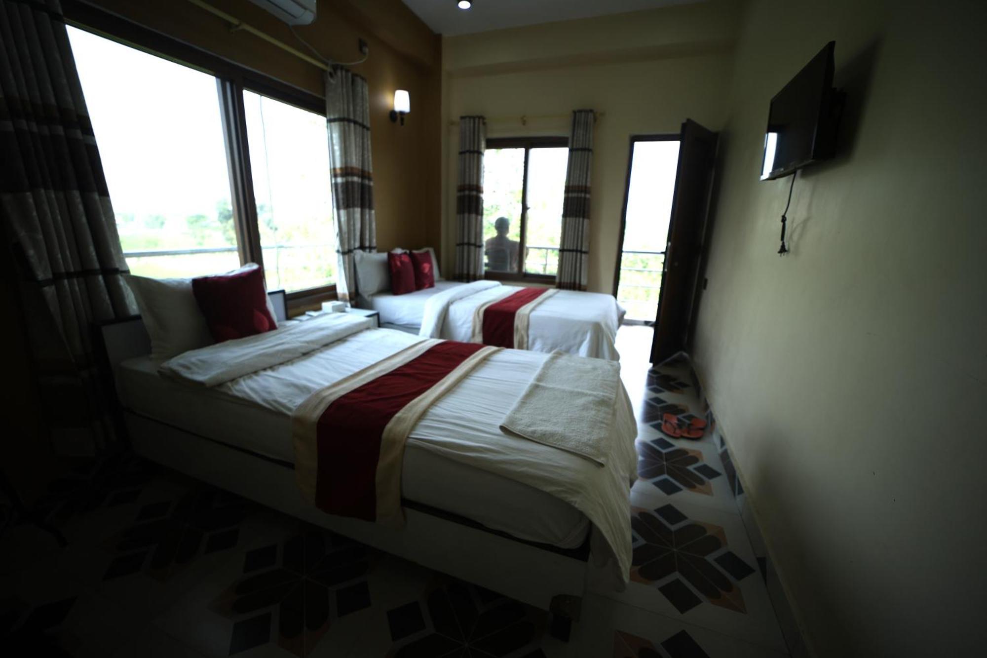 Hotel Flycatcher Chitwan- A Jungle Safari Home Sauraha Exteriér fotografie