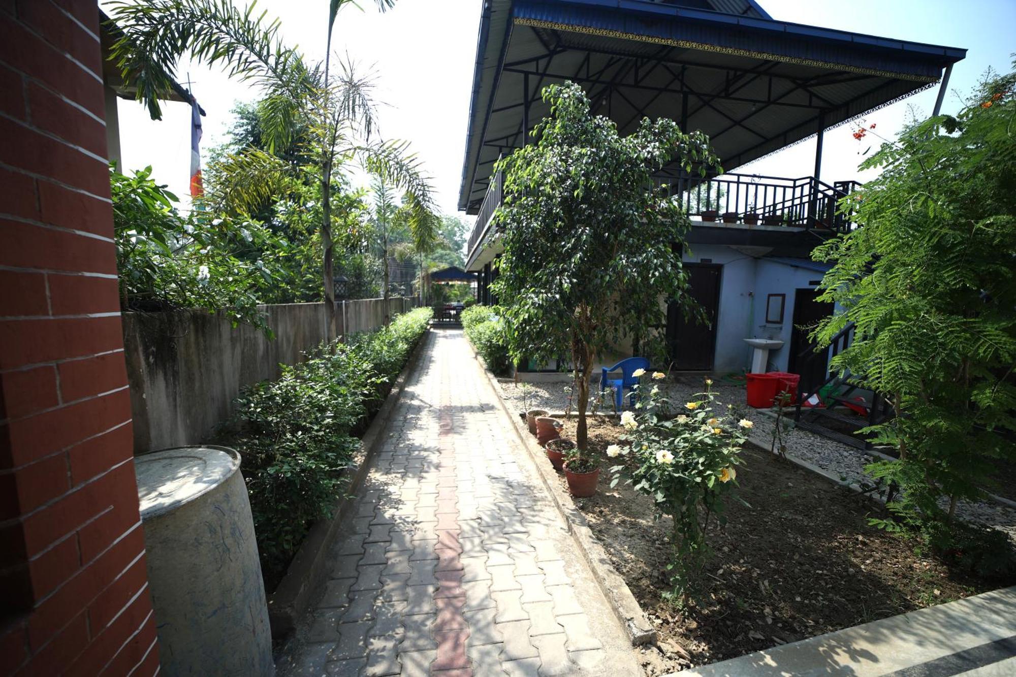 Hotel Flycatcher Chitwan- A Jungle Safari Home Sauraha Exteriér fotografie