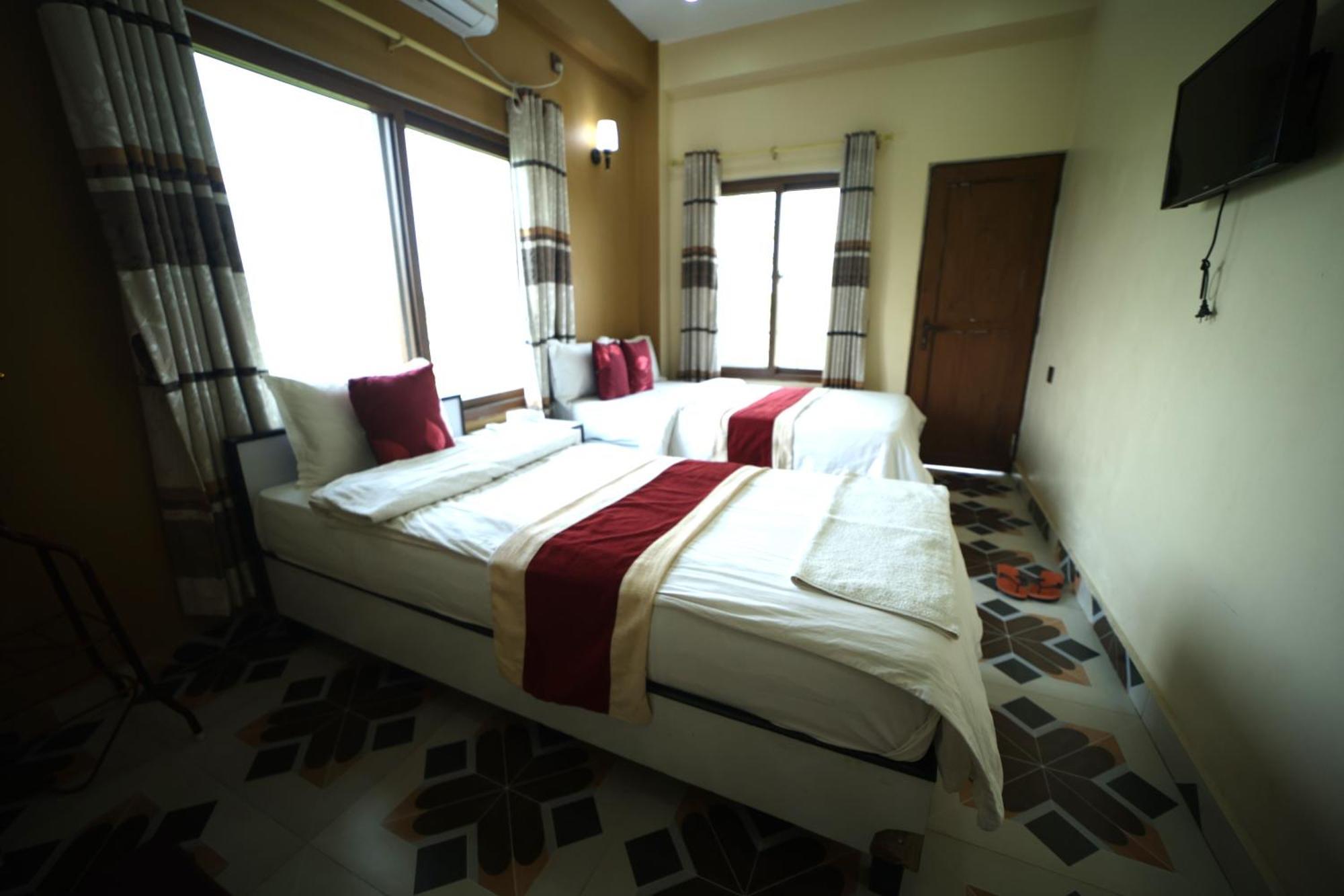 Hotel Flycatcher Chitwan- A Jungle Safari Home Sauraha Exteriér fotografie