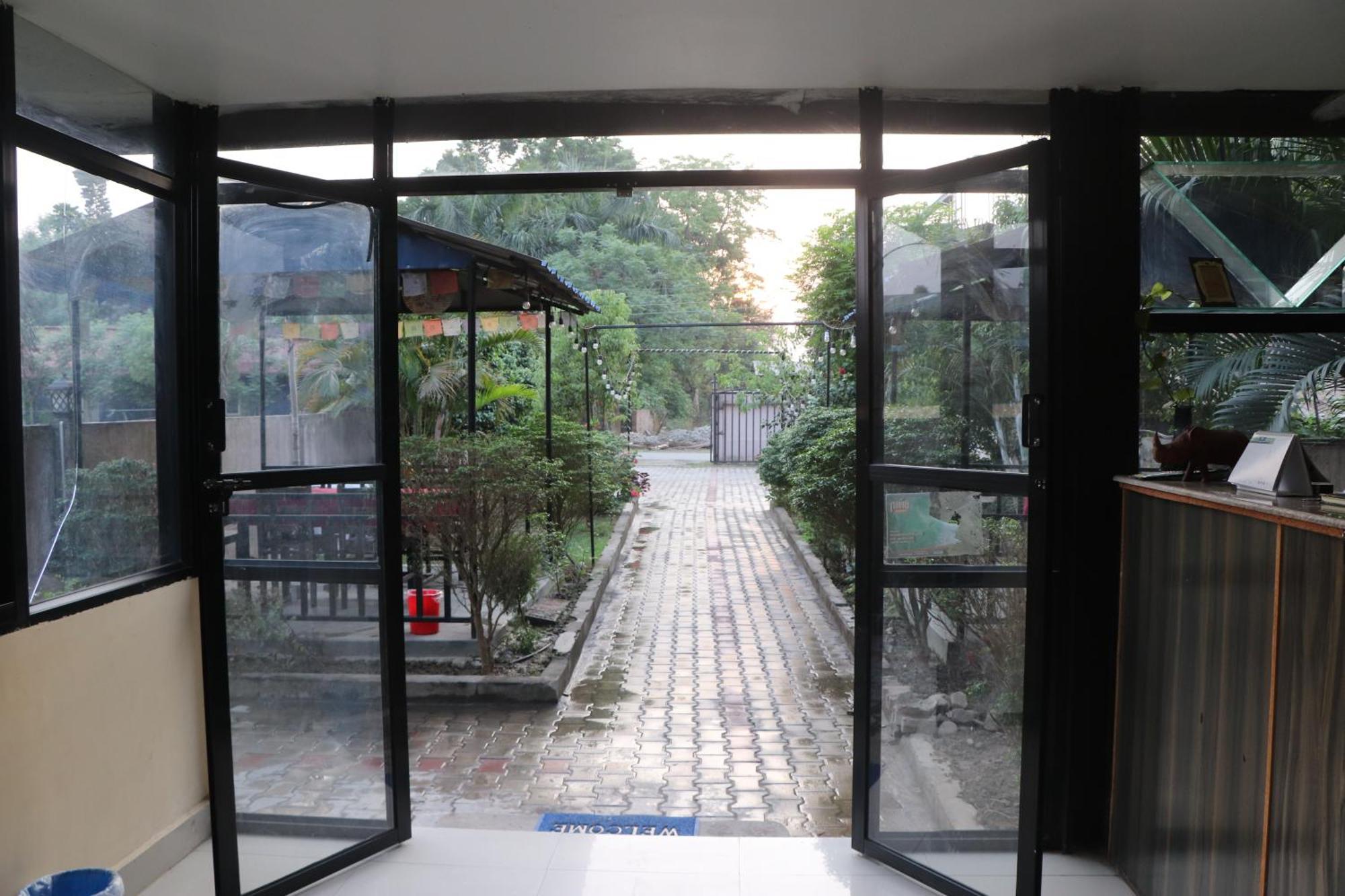 Hotel Flycatcher Chitwan- A Jungle Safari Home Sauraha Exteriér fotografie
