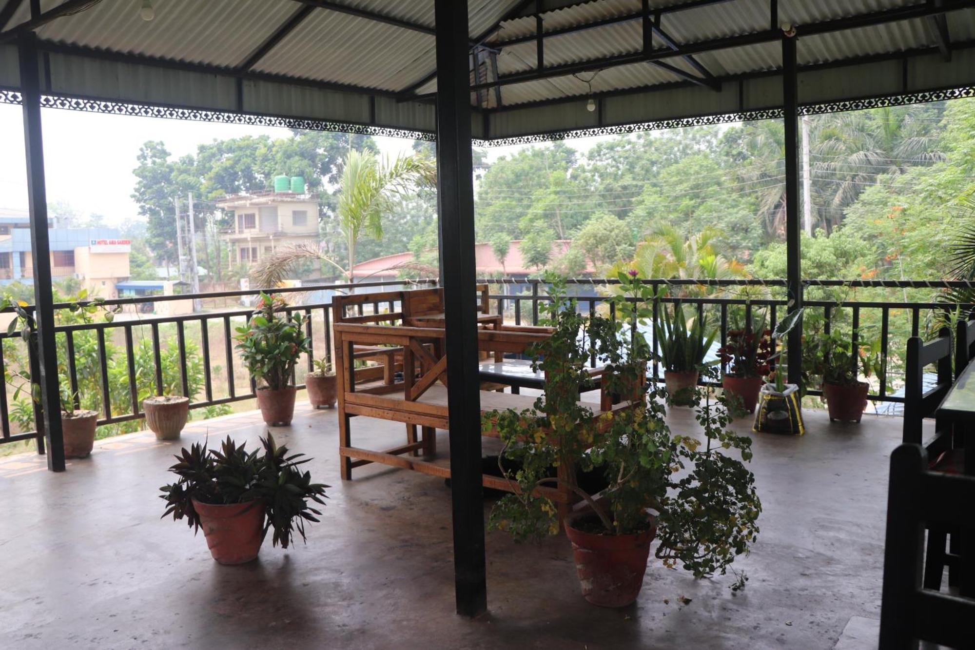 Hotel Flycatcher Chitwan- A Jungle Safari Home Sauraha Exteriér fotografie