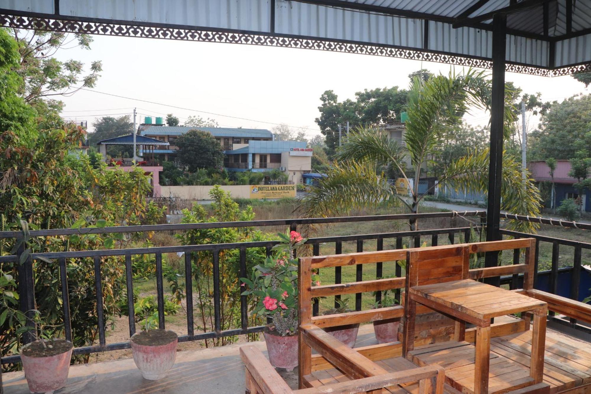 Hotel Flycatcher Chitwan- A Jungle Safari Home Sauraha Exteriér fotografie