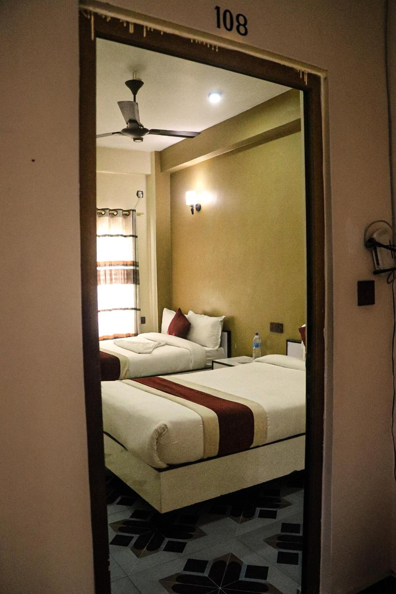 Hotel Flycatcher Chitwan- A Jungle Safari Home Sauraha Exteriér fotografie