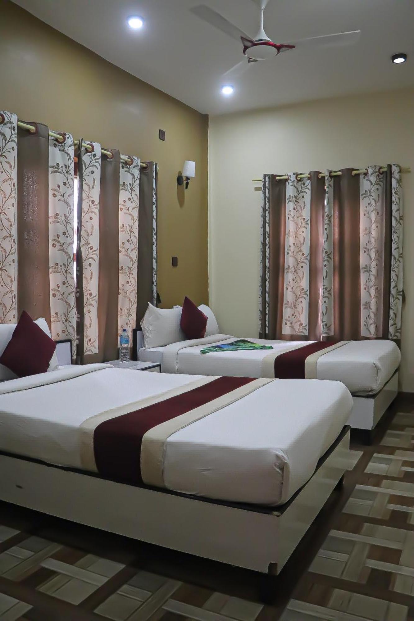 Hotel Flycatcher Chitwan- A Jungle Safari Home Sauraha Exteriér fotografie